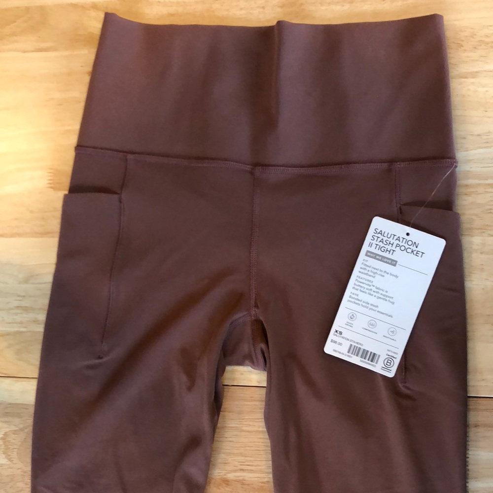 Athleta Salutation Stash Pocket 7/8 Tight